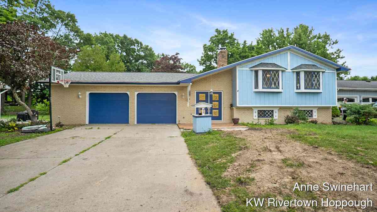 Homes For Sale - 1686 Stonehaven Drive<br/> Ingham County, Holt, MI 48842