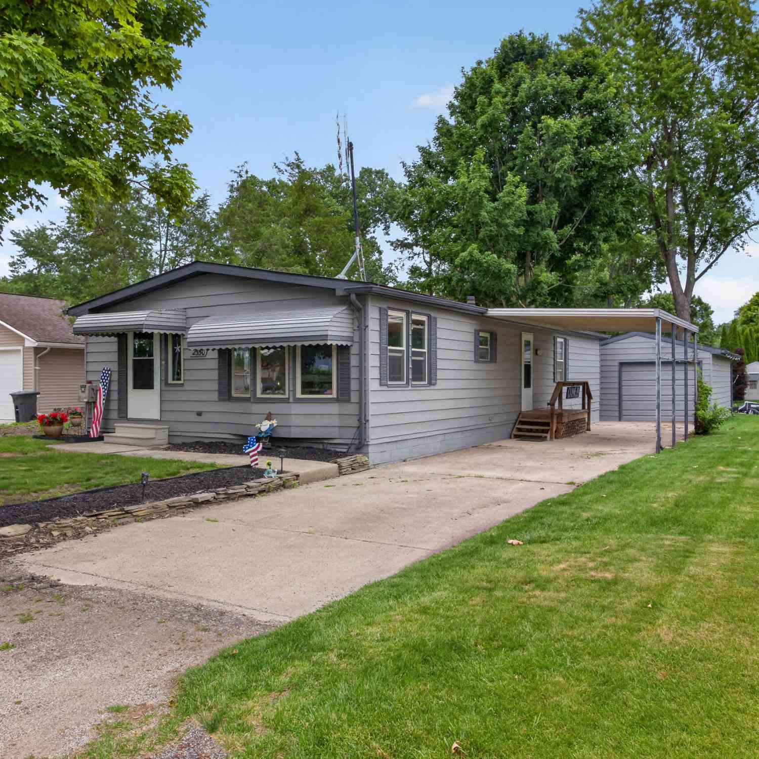 Homes For Sale - 2550 Dardy Drive<br/> Brooklyn, MI 49230