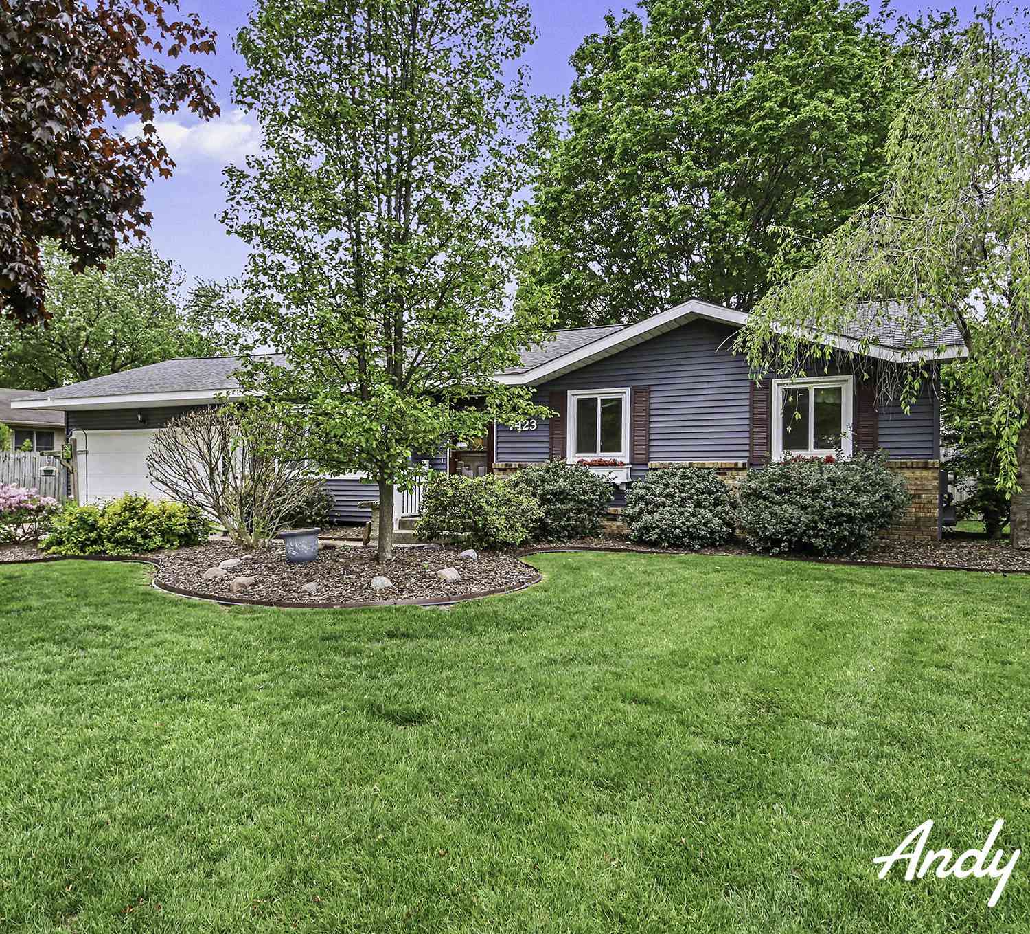 Homes For Sale - 7423 Roselane Avenue<br/> Ottawa County, Jenison, MI 49428