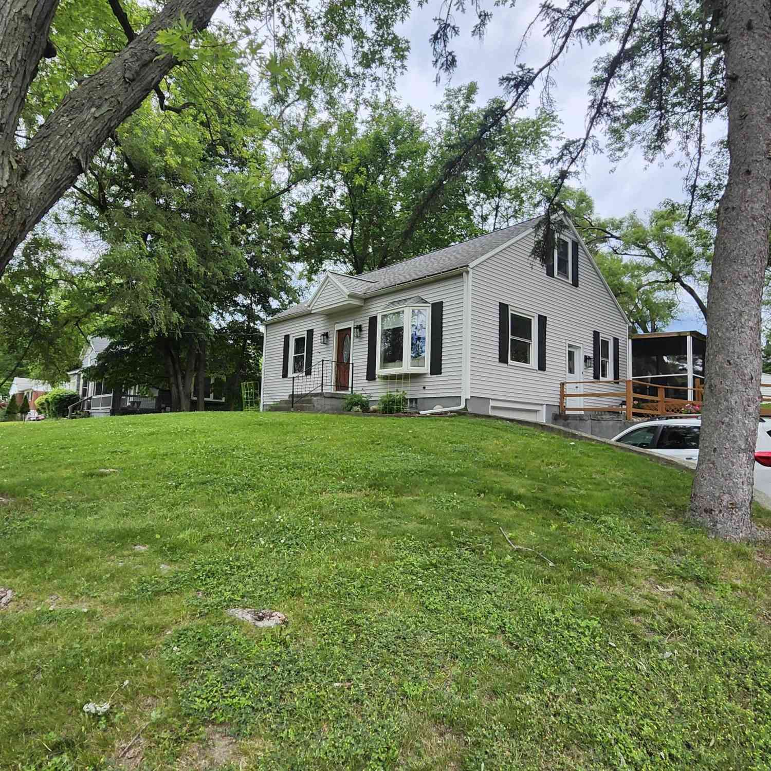 Homes For Sale - 754 Collindale Avenue<br/> Grand Rapids, MI 49504