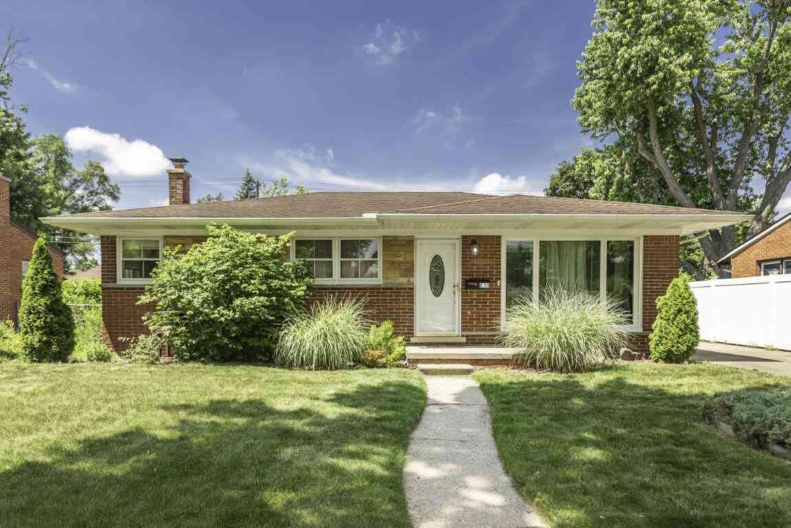 Homes For Sale - 830 Juneau Road<br/> Washtenaw County, Ypsilanti, MI 48198