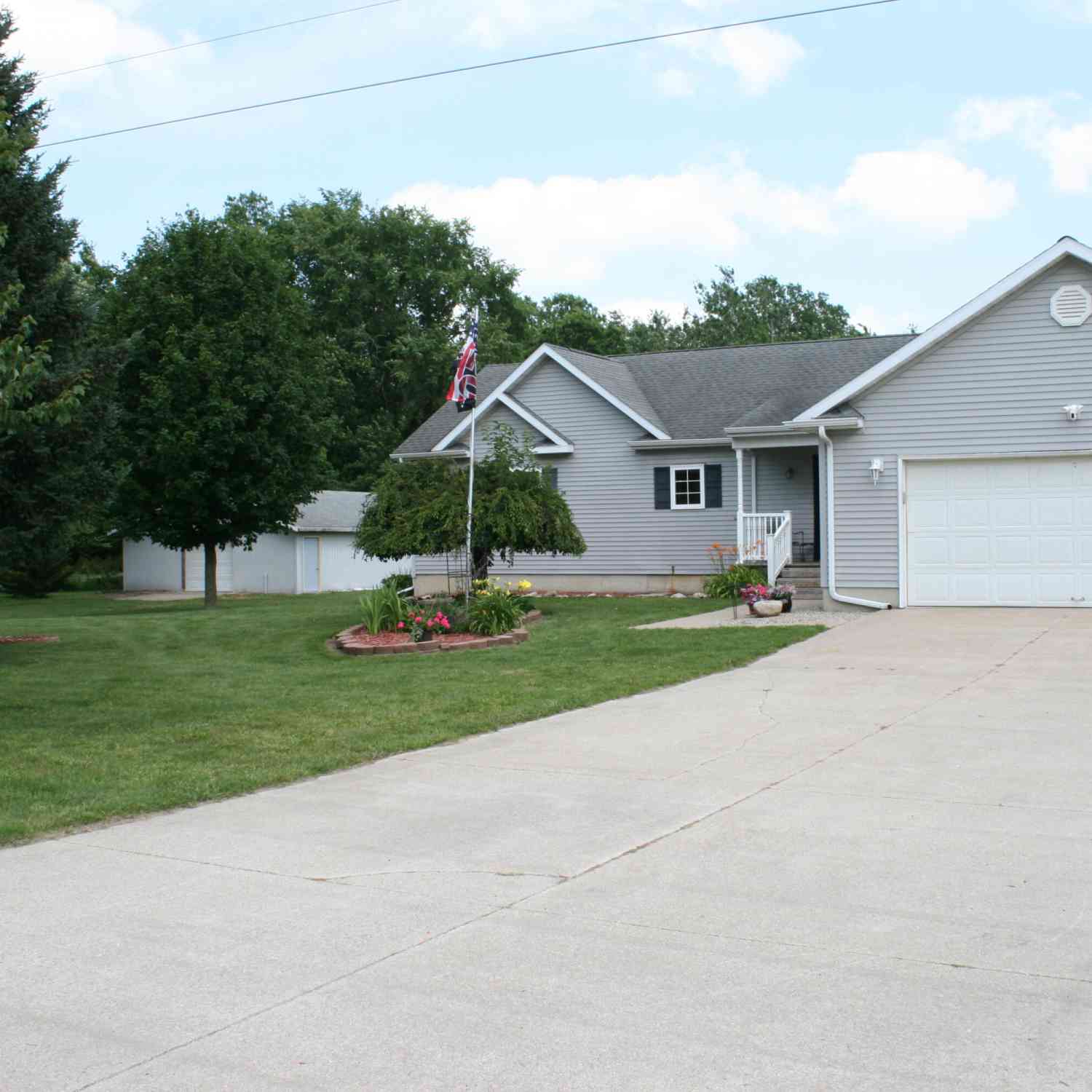 Homes For Sale - 14021 Pardee Road<br/> Berrien County, Buchanan, MI 49107