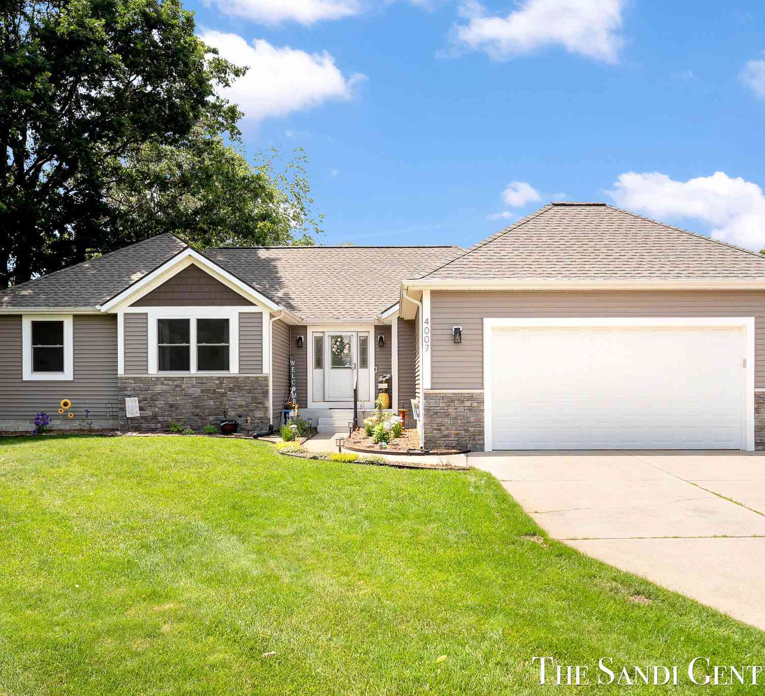 Homes For Sale - 4007 Meadow Lane<br/> Muskegon, MI 49444