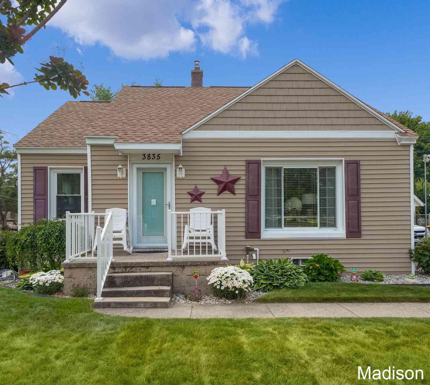 Homes For Sale - 3835 Wilson Avenue<br/> Kent County, Grandville, MI 49418