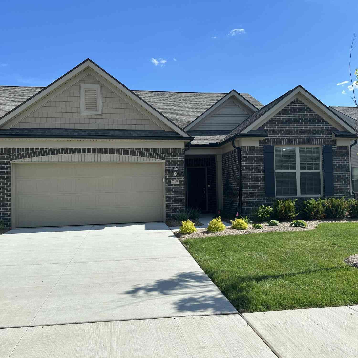 Condo For Rent - 719 W Spaniel Drive<br/> Ann Arbor, MI 48108