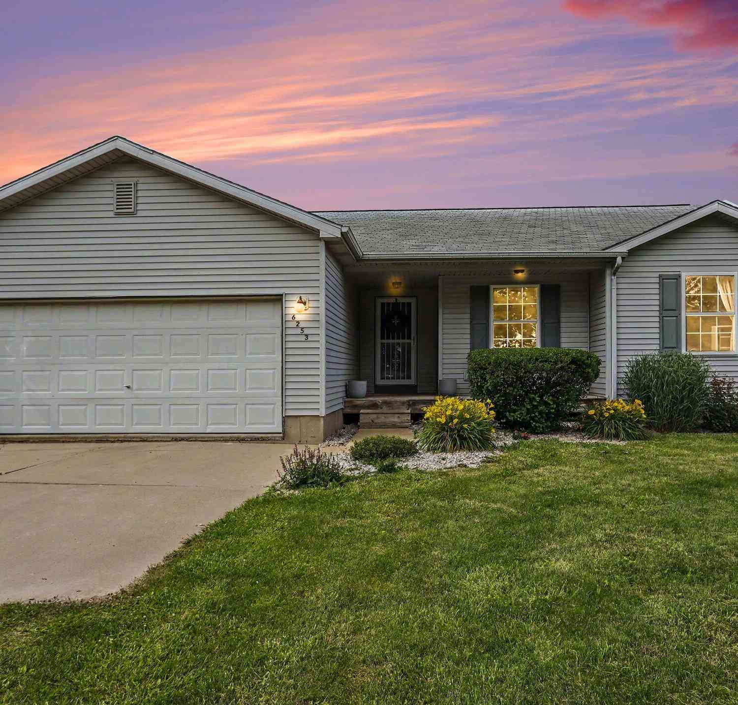 Homes For Sale - 6253 Mills Highway<br/> Eaton County, Eaton Rapids, MI 48827