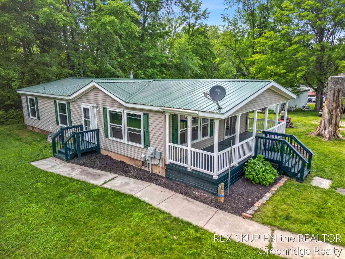 Homes For Sale - 571 W Eagle Ridge<br/> Newaygo County, White Cloud, MI 49349