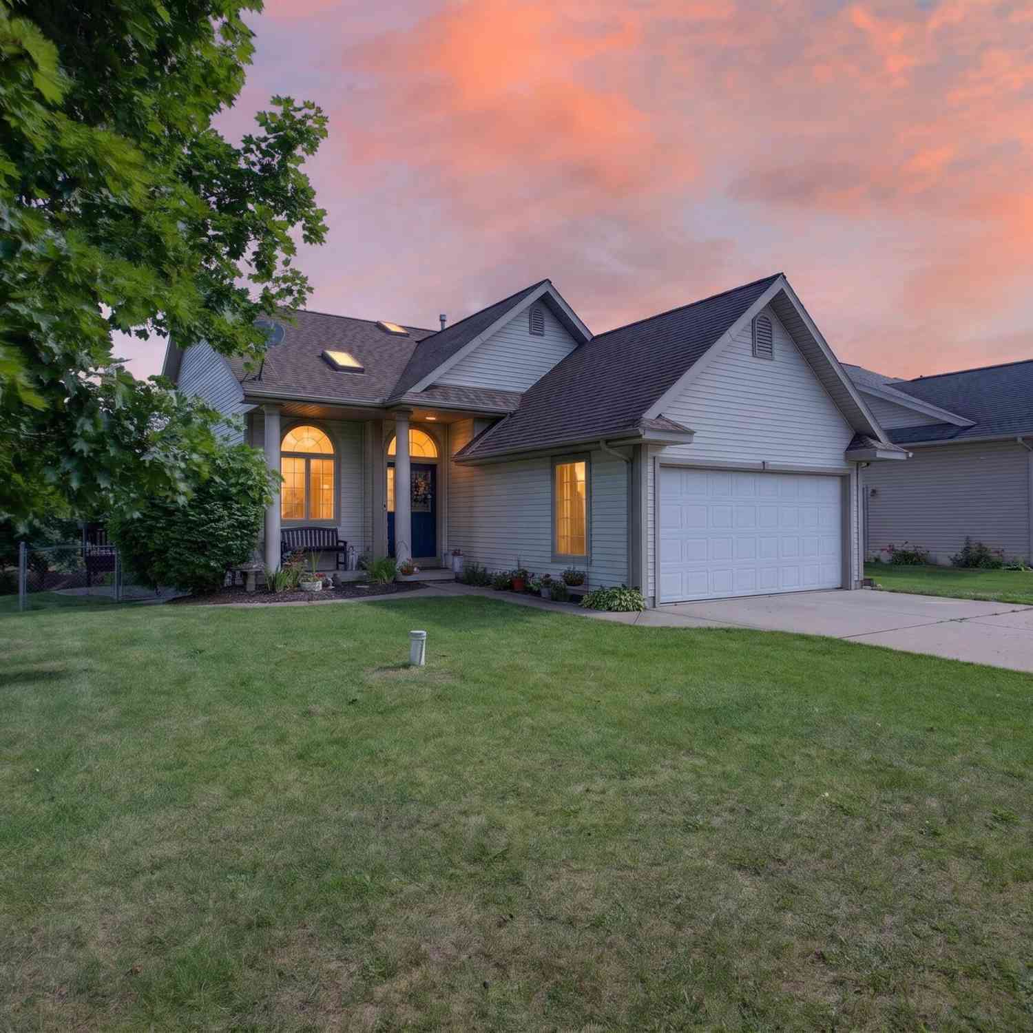 Homes For Sale - 290 Somerset Drive<br/> Jackson County, Cement City, MI 49233