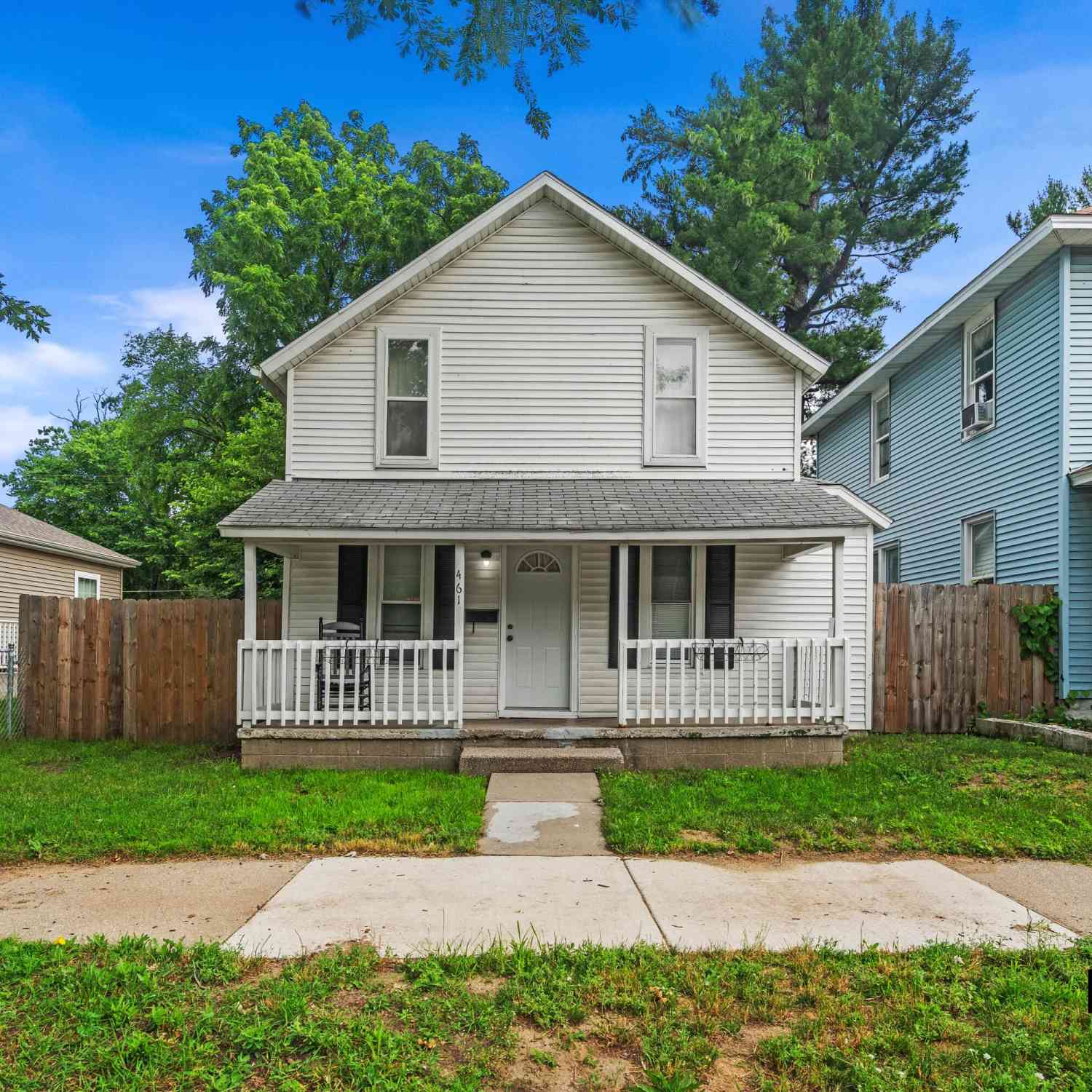 Homes For Sale - 461 Gilbert Street<br/> Grand Rapids, MI 49507