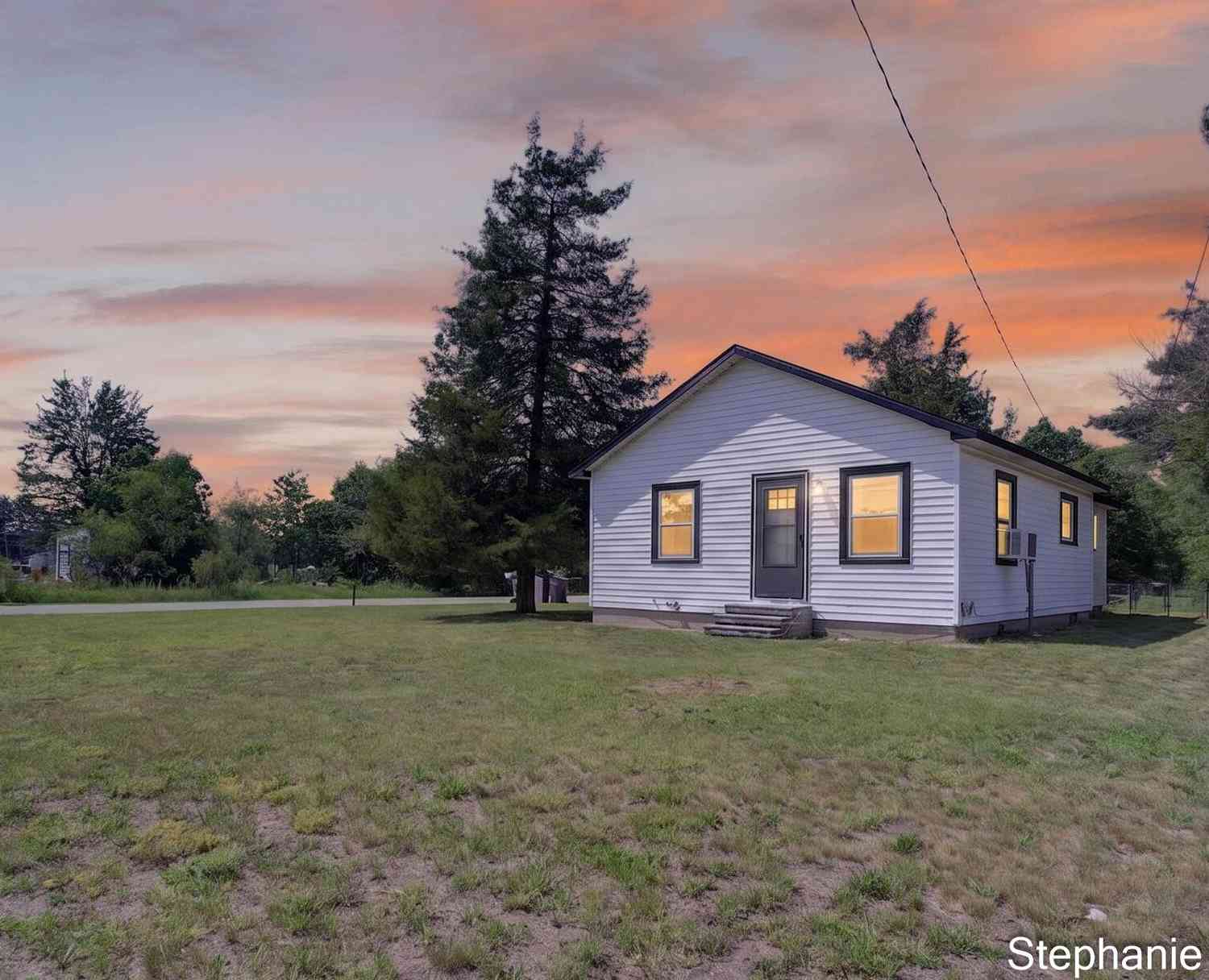 Homes For Sale - 4622 E Apple Avenue<br/> Muskegon, MI 49442