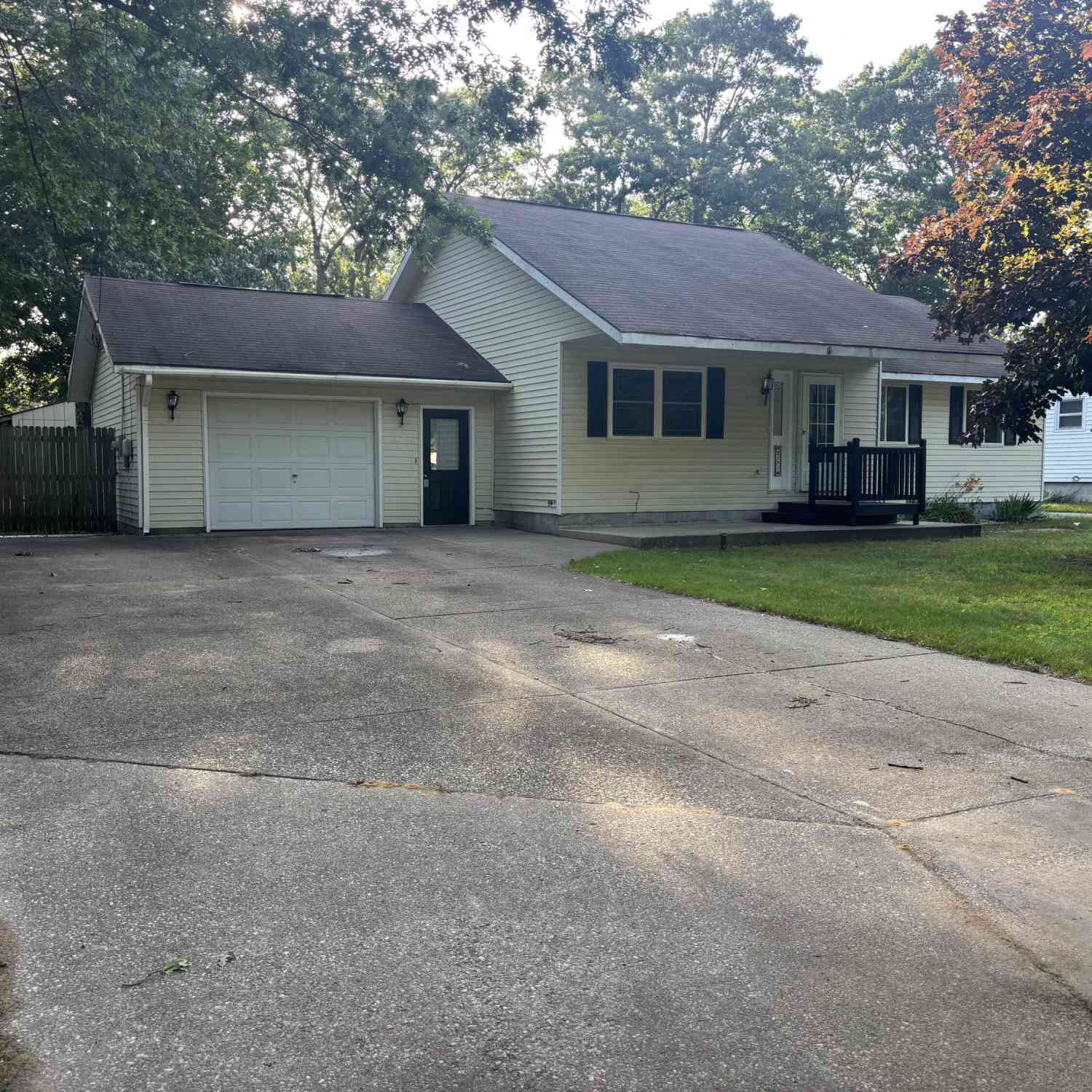 Homes For Sale - 3171 Kooi Street<br/> Muskegon, MI 49444
