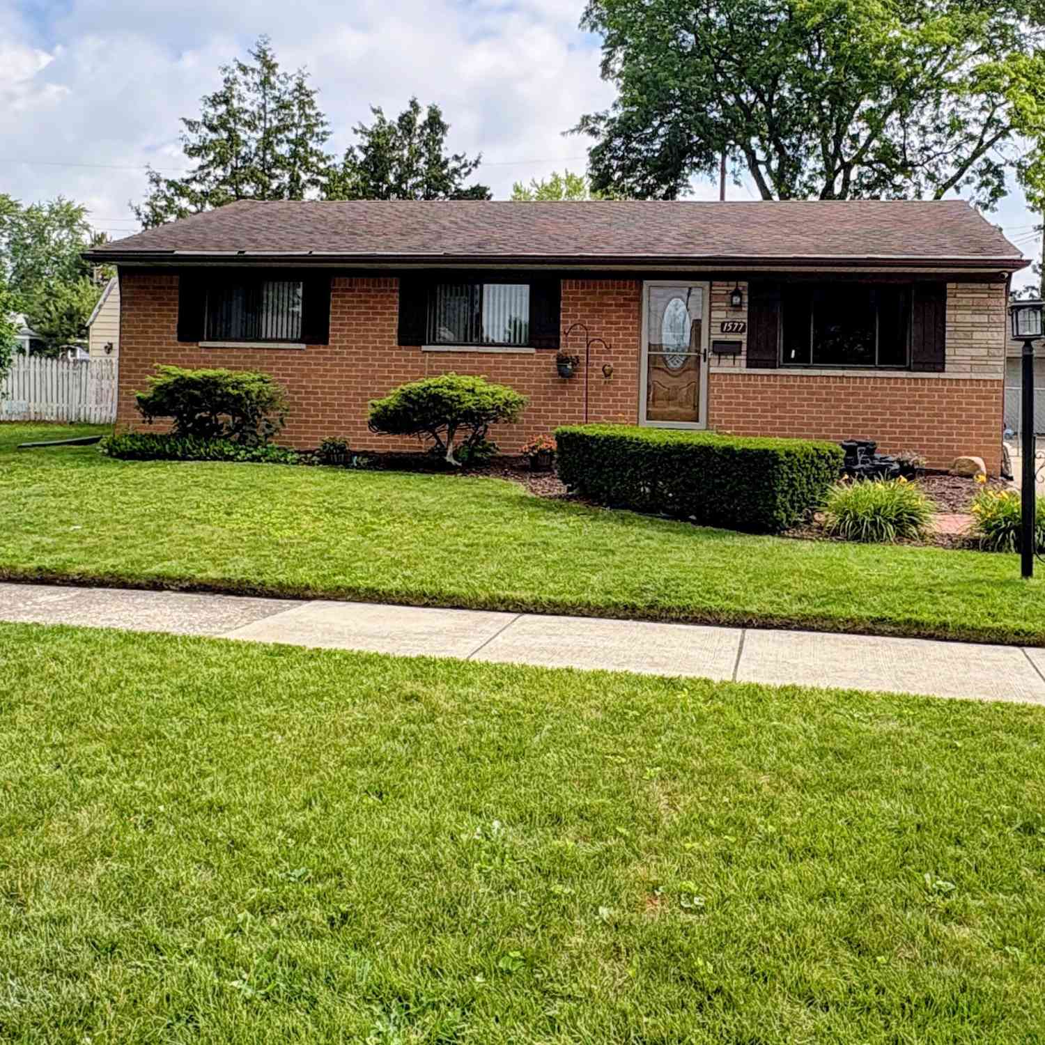 Homes For Sale - 1577 S Dowling Street<br/> Westland, MI 48186