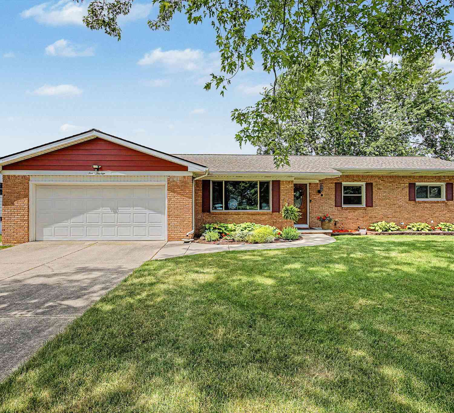 Homes For Sale - 513 Stone Ridge Drive<br/> Lansing, MI 48917
