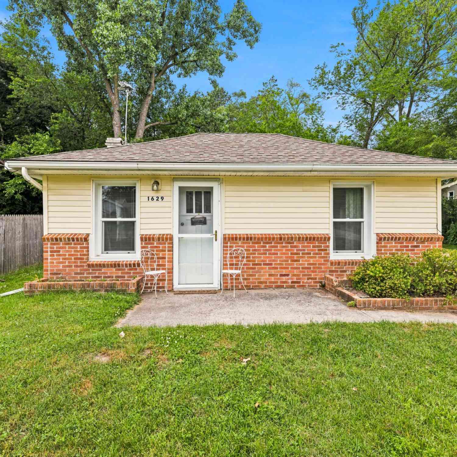 Homes For Sale - 1629 Bristol Avenue<br/> Grand Rapids, MI 49504