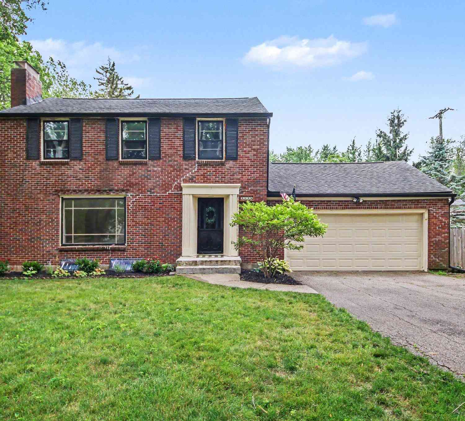 Homes For Sale - 2324 Estelle Drive<br/> Grand Rapids, MI 49506
