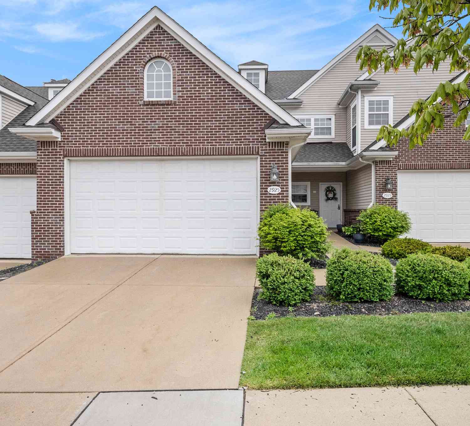 Condo For Rent - 2925 N Knightsbridge Circle<br/> Ann Arbor, MI 48105
