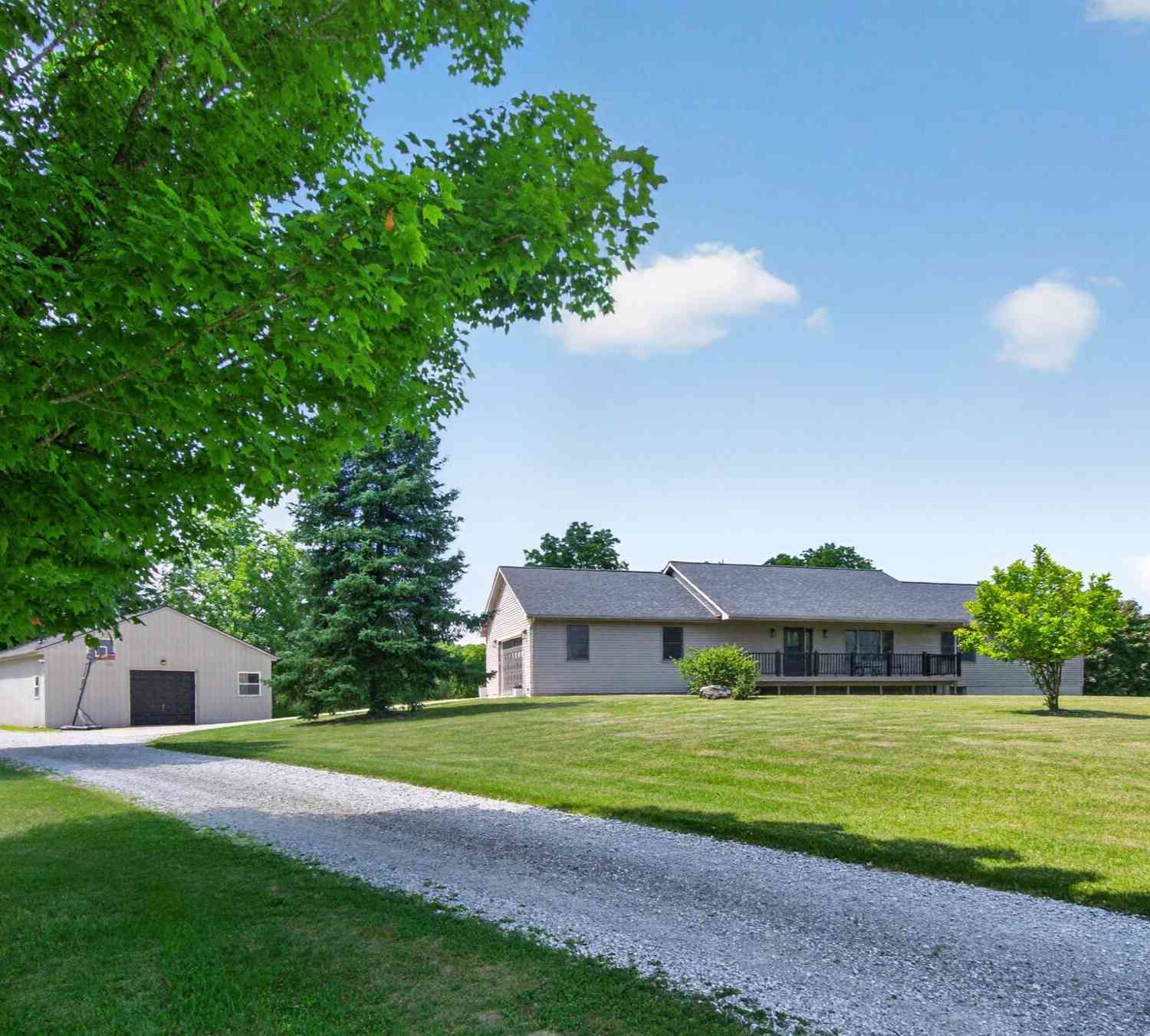 Homes For Sale - 18167 W Austin Road<br/> Washtenaw County, Manchester, MI 48158