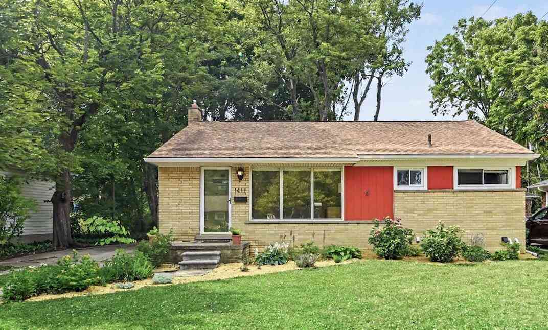 Homes For Sale - 1411 Collegewood Street<br/> Washtenaw County, Ypsilanti, MI 48197