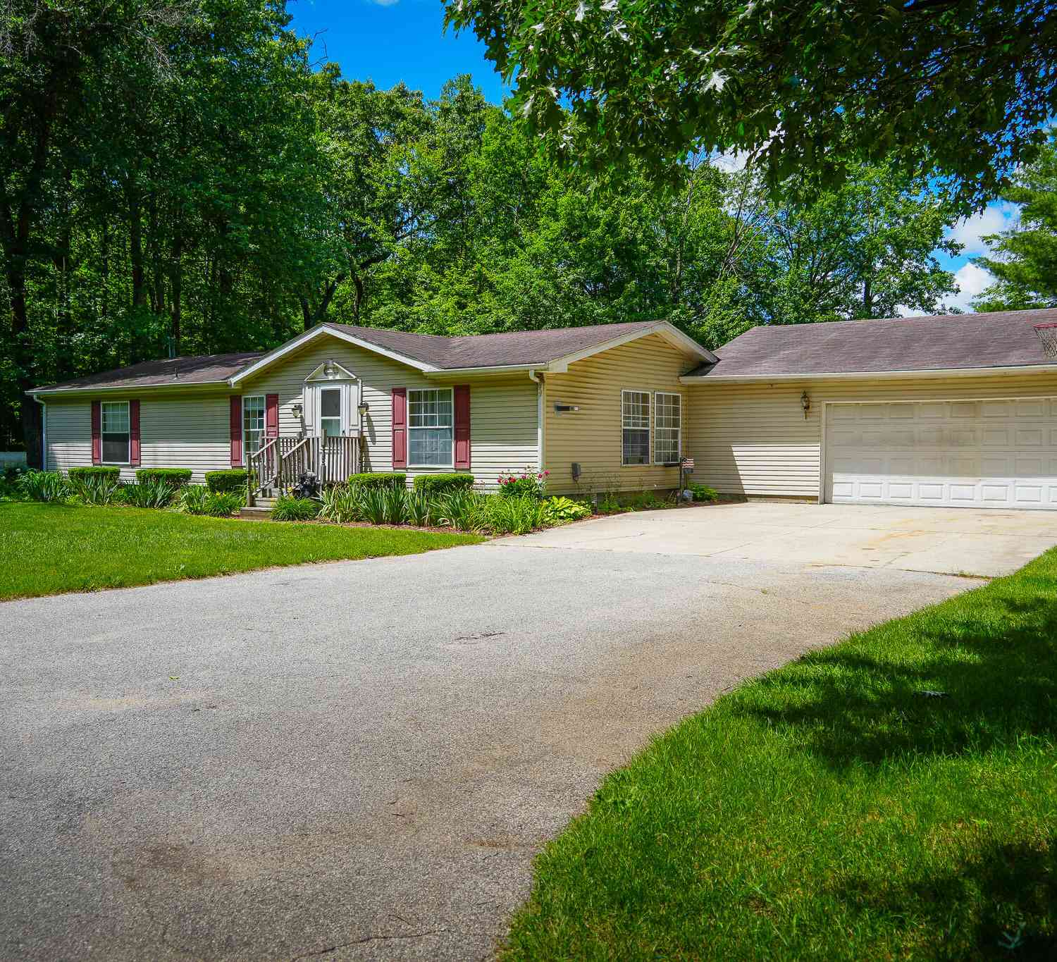 Mobile Home For Sale - 9339 Maple Hill Road<br/> Howard City, MI 49329