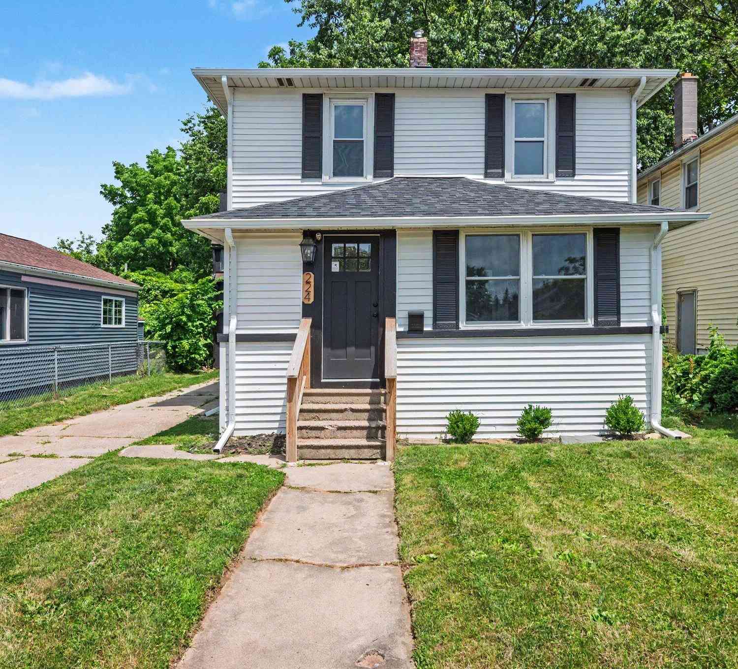 Homes For Sale - 224 W Burnham Street<br/> Battle Creek, MI 49015