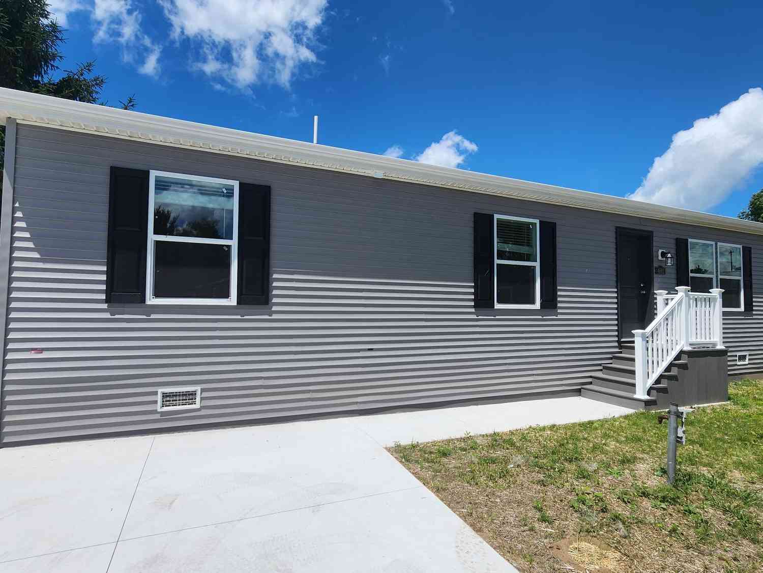 Mobile Home For Sale - 4662 Circle Inn Drive #17<br/> Shelbyville, MI 49344