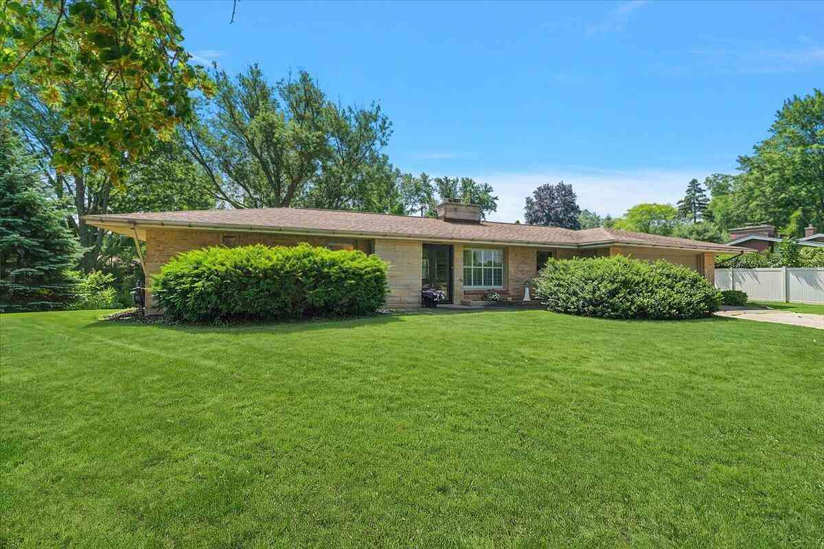 Homes For Sale - 838 S Shore Drive<br/> Holland, MI 49423