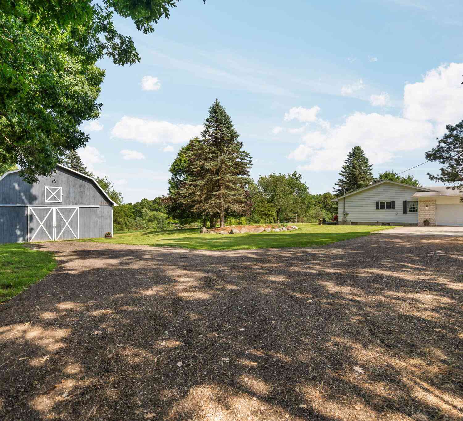 Homes For Sale - 10663 Hall Road<br/> Livingston County, Whitmore Lake, MI 48189