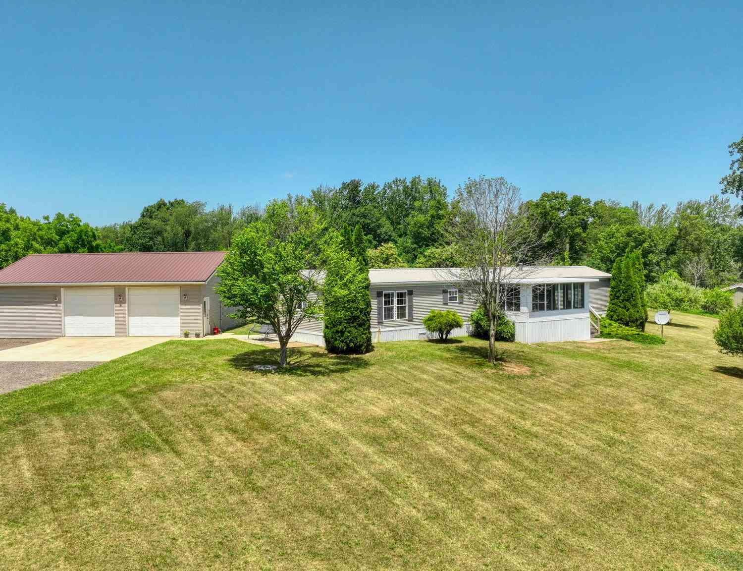 Mobile Home For Sale - 2752 W Mosherville Road<br/> Jonesville, MI 49250