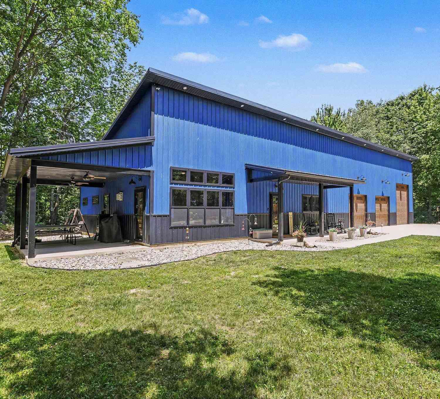 Homes For Sale - 86960 County Road 681<br/> Decatur, MI 49045