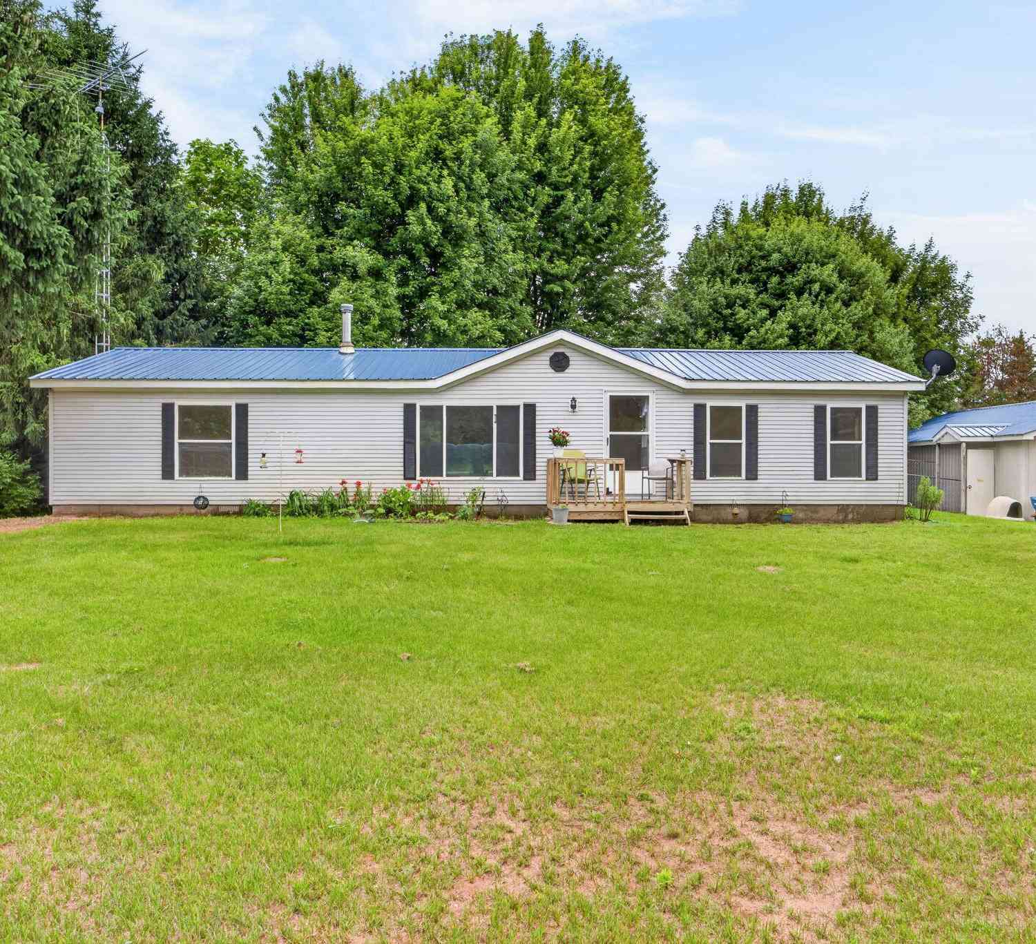 Homes For Sale - 6178 Meredith Grade Road<br/> Harrison, MI 48625