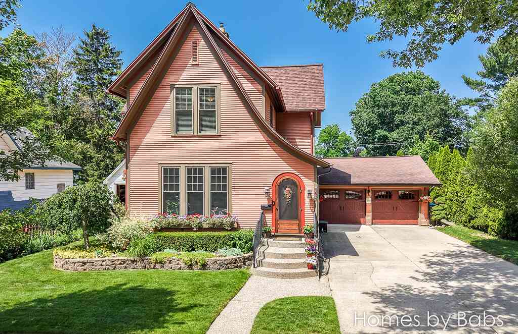 Homes For Sale - 2027 Bourdon Street<br/> Muskegon, MI 49441
