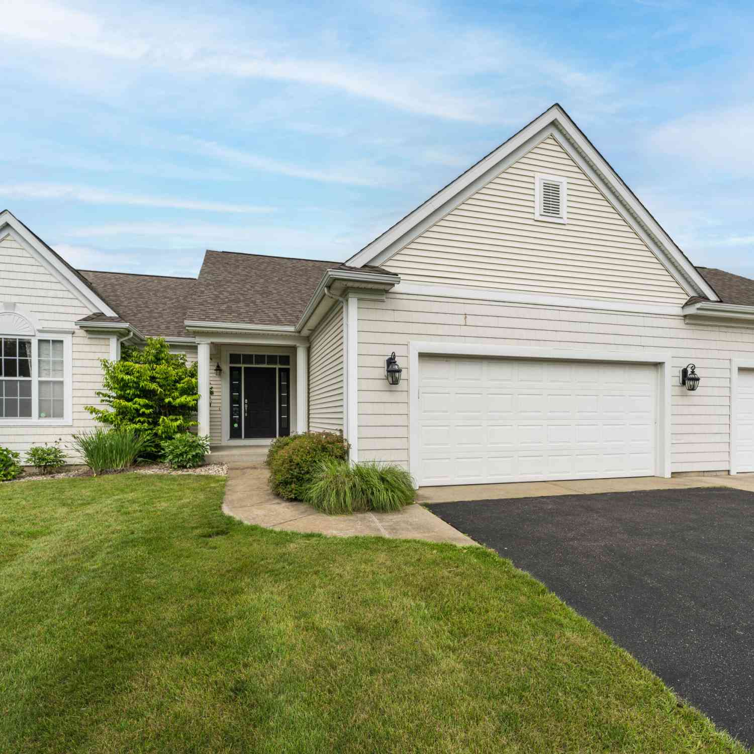 Homes For Sale - 7597 Prairie Crossing Lane<br/> Kalamazoo, MI 49004