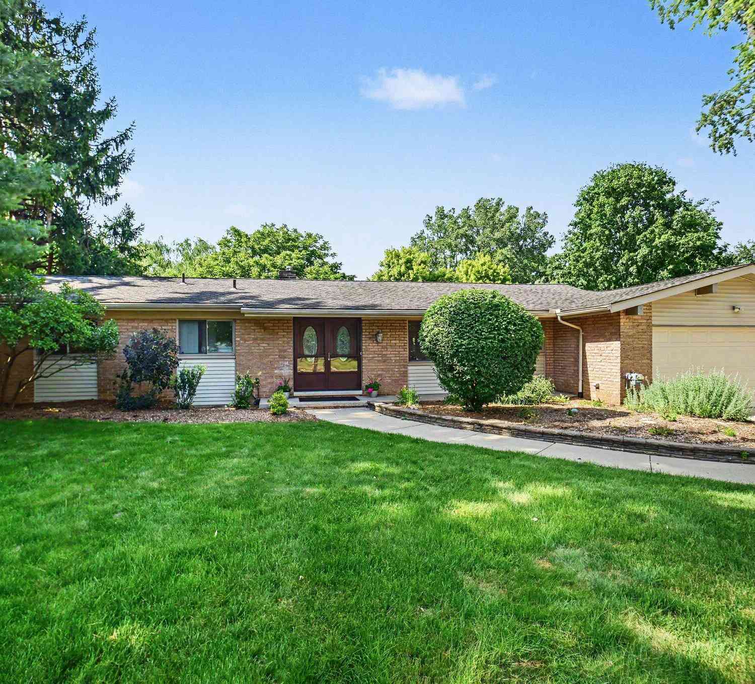 Homes For Sale - 5164 Coldspring Court<br/> West Bloomfield, MI 48322