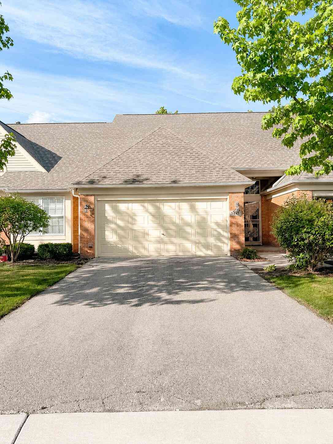 Condo For Sale - 5455 Greenway Drive #70<br/> Trenton, MI 48183