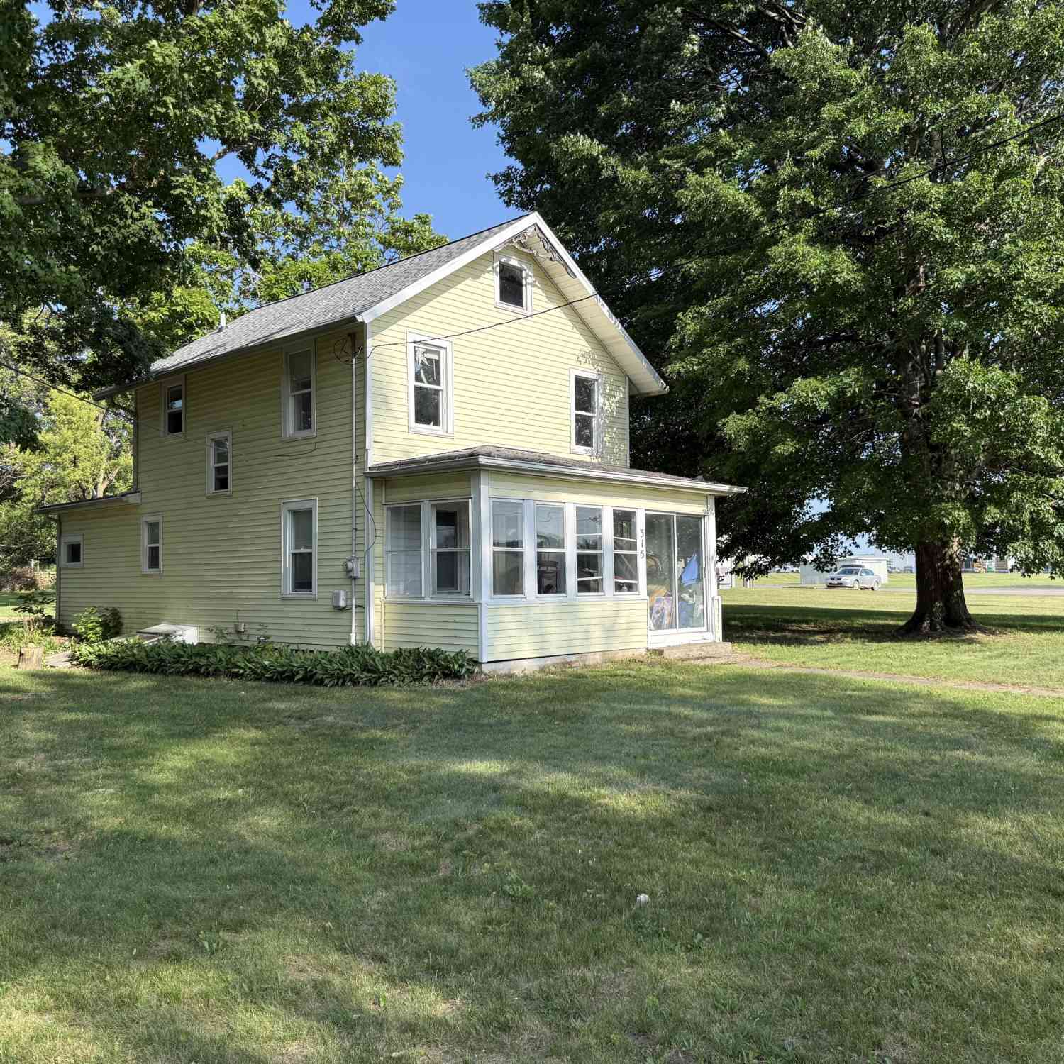 Homes For Sale - 315 Reading Avenue<br/> Jonesville, MI 49250