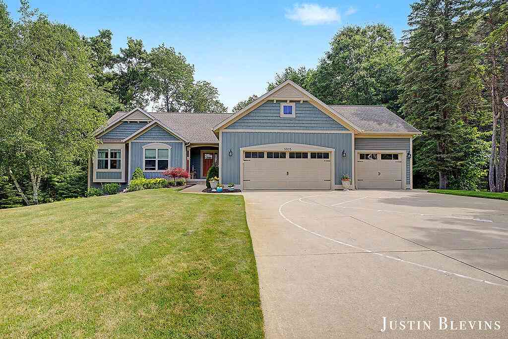 Homes For Sale - 5515 Hagenvale Court<br/> Rockford, MI 49341