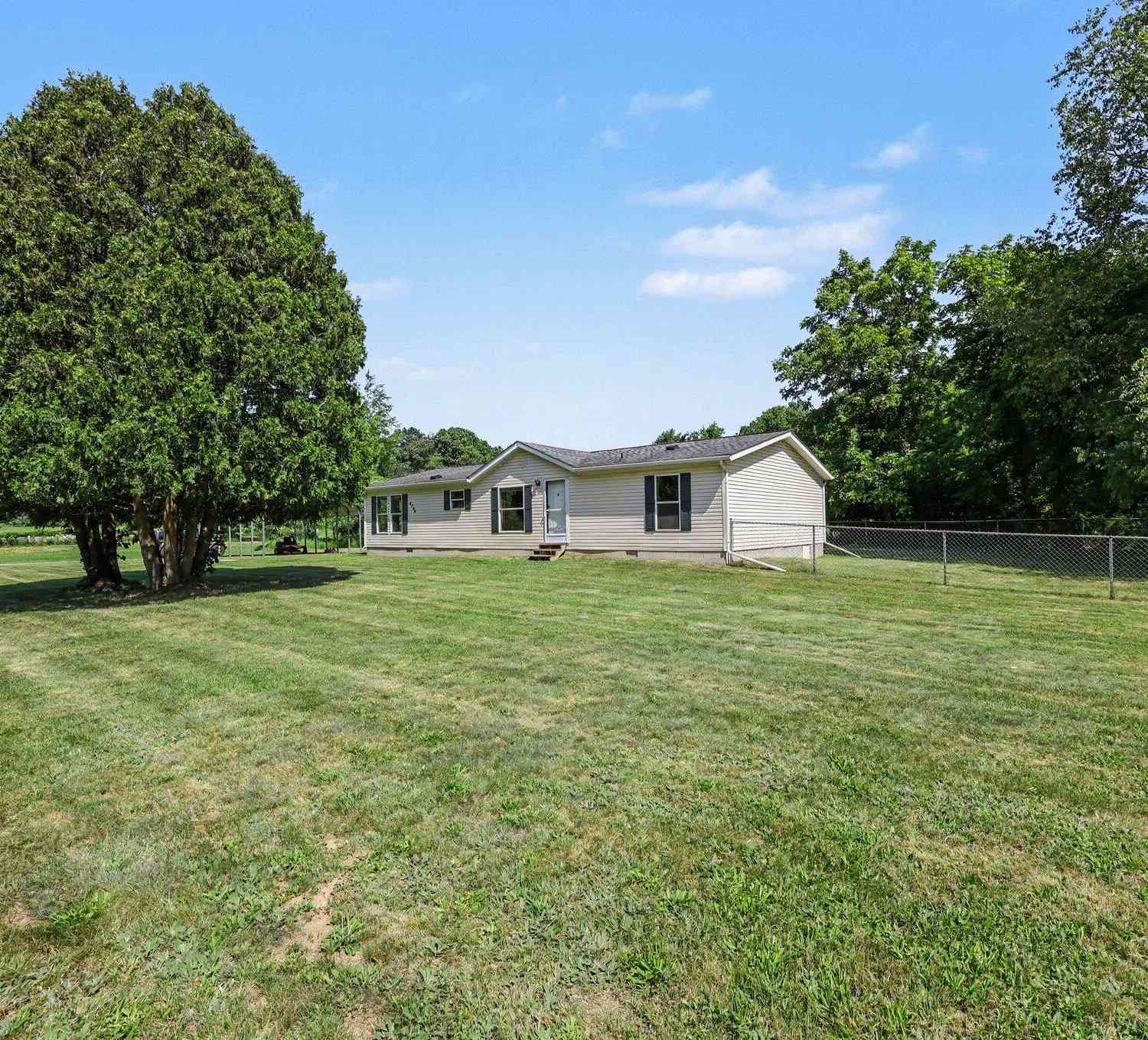 Homes For Sale - 4794 Seymour Road<br/> Jackson, MI 49201