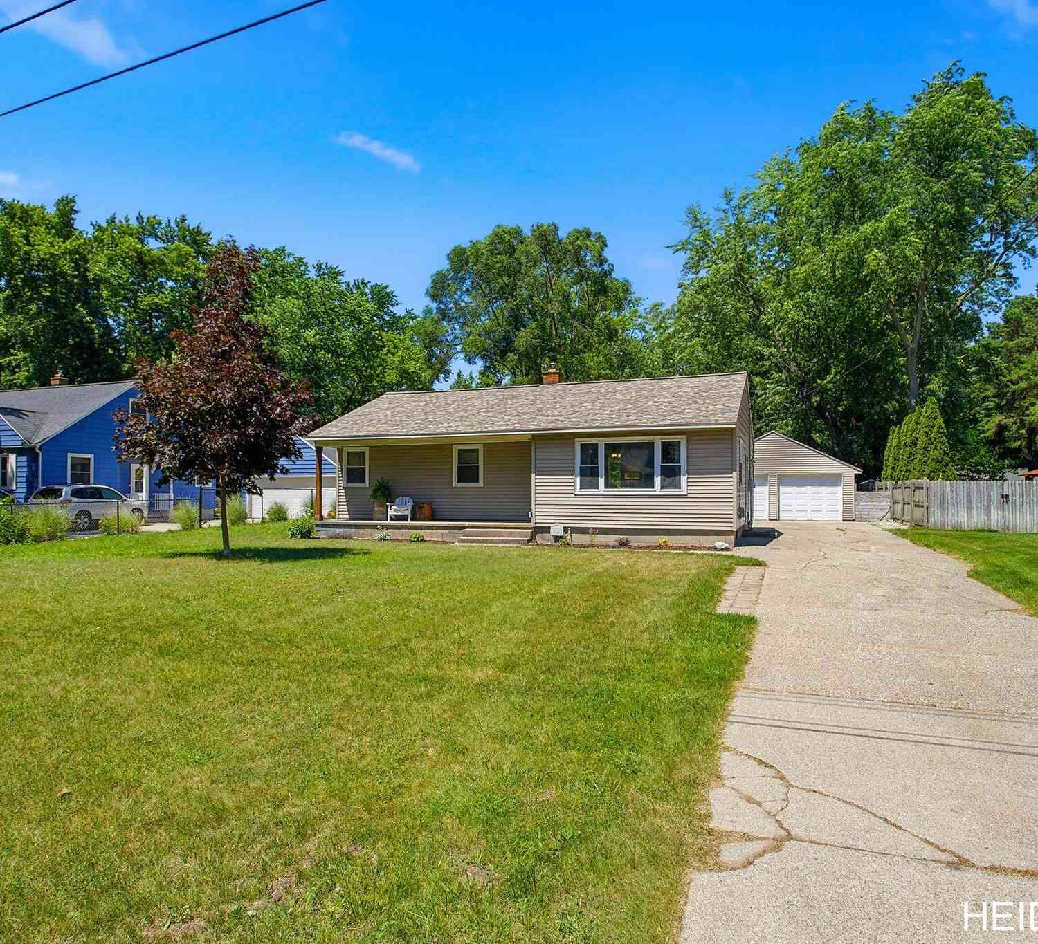 Homes For Sale - 16105 Gary Avenue<br/> Ottawa County, Grand Haven, MI 49417