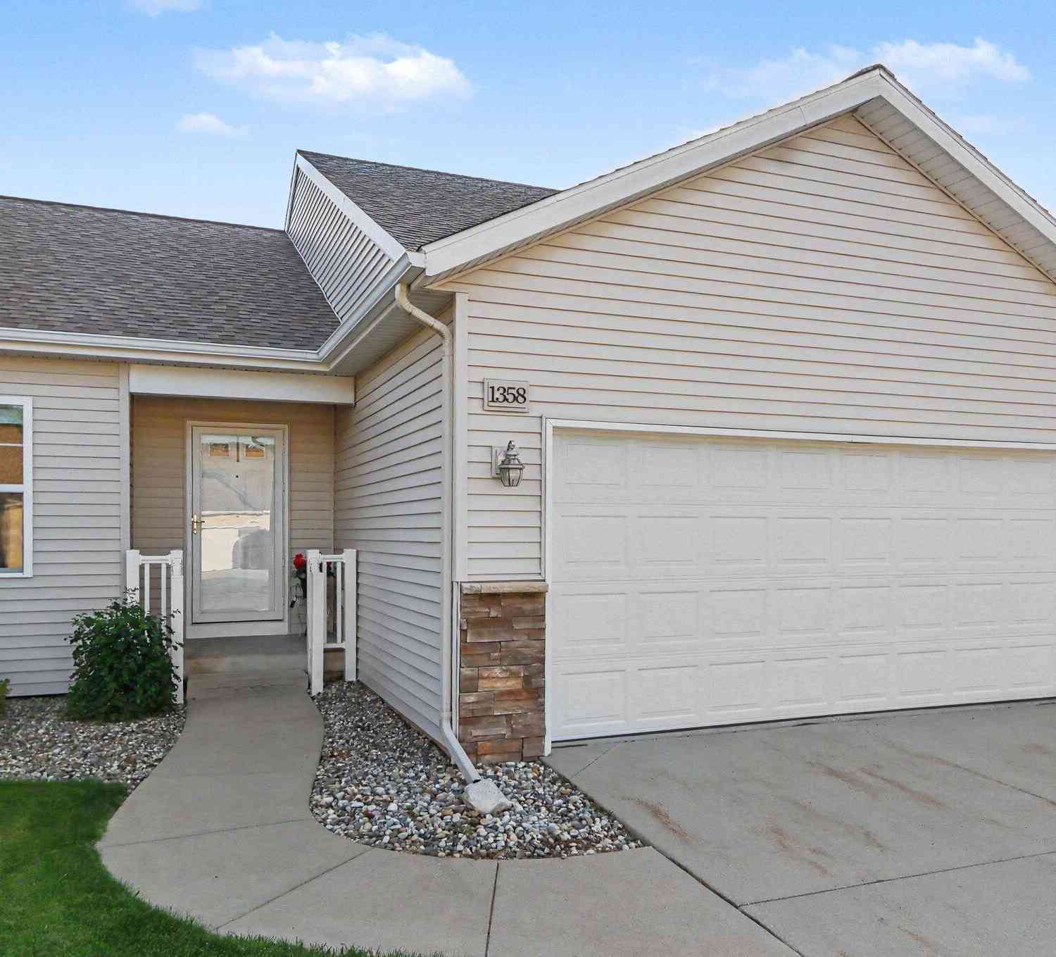 Condo For Sale - 1358 S Village Circle<br/> Kalamazoo, MI 49009