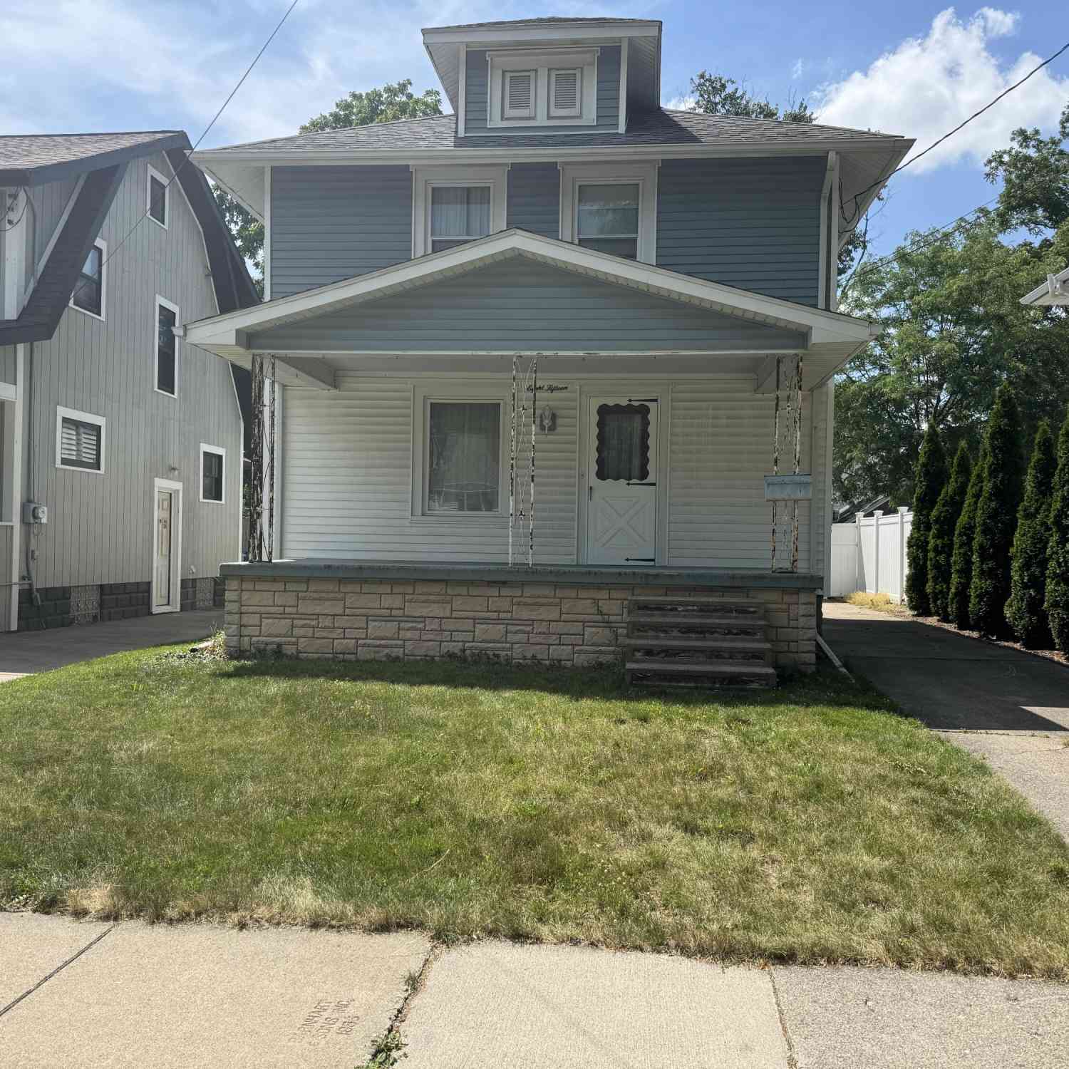Homes For Sale - 815 N Francis Avenue<br/> Lansing, MI 48912