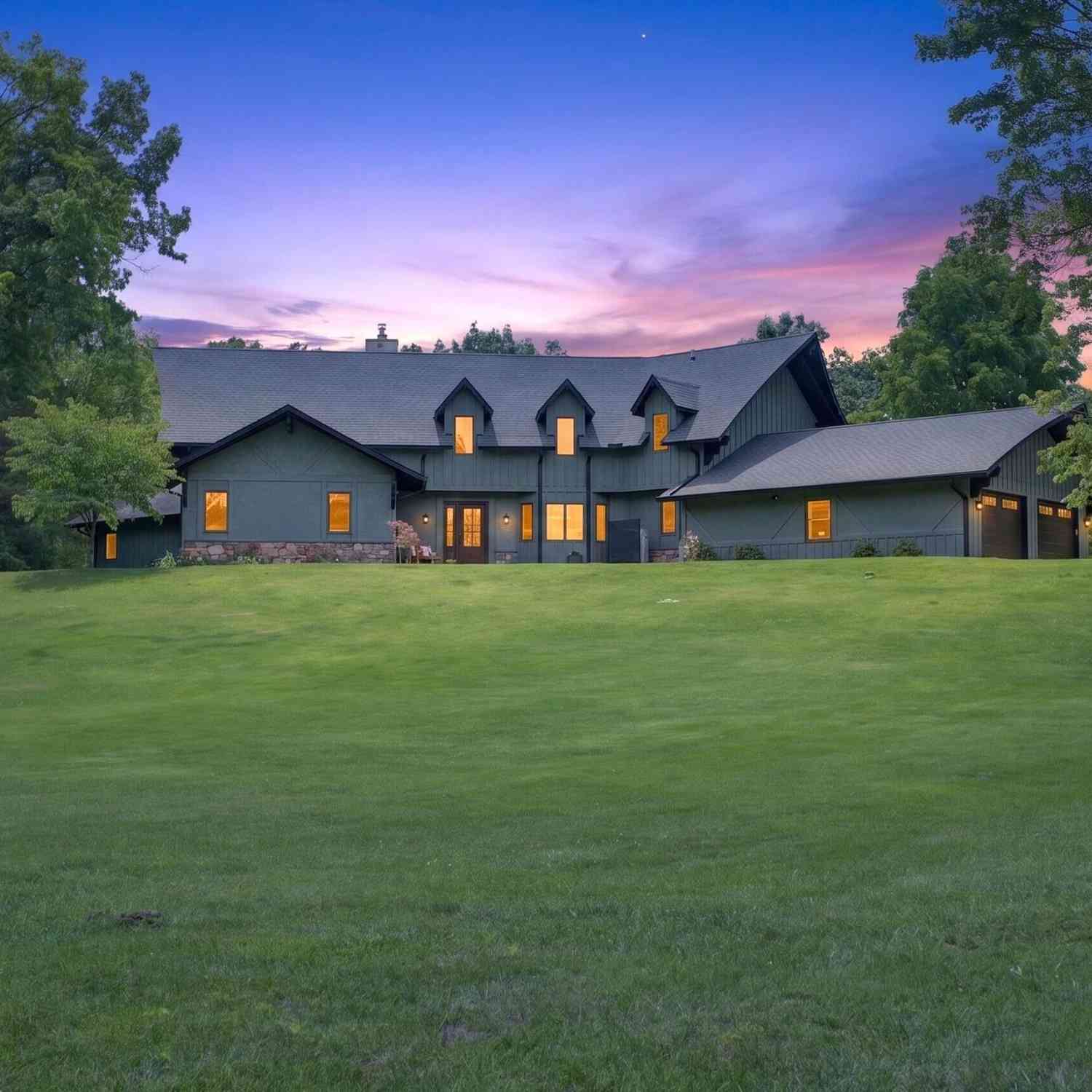 Homes For Sale - 11465 Clinton Road<br/> Jackson County, Rives Junction, MI 49277