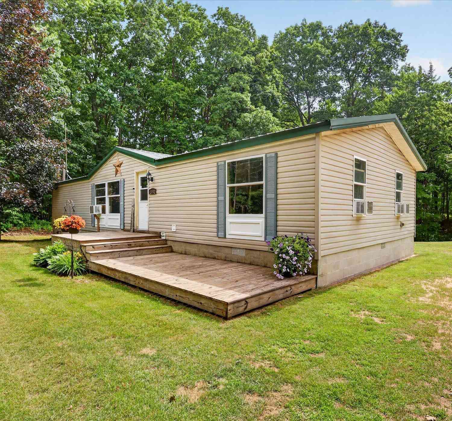 Mobile Home For Sale - 16300 Myers Lake Avenue<br/> Kent County, Sand Lake, MI 49343