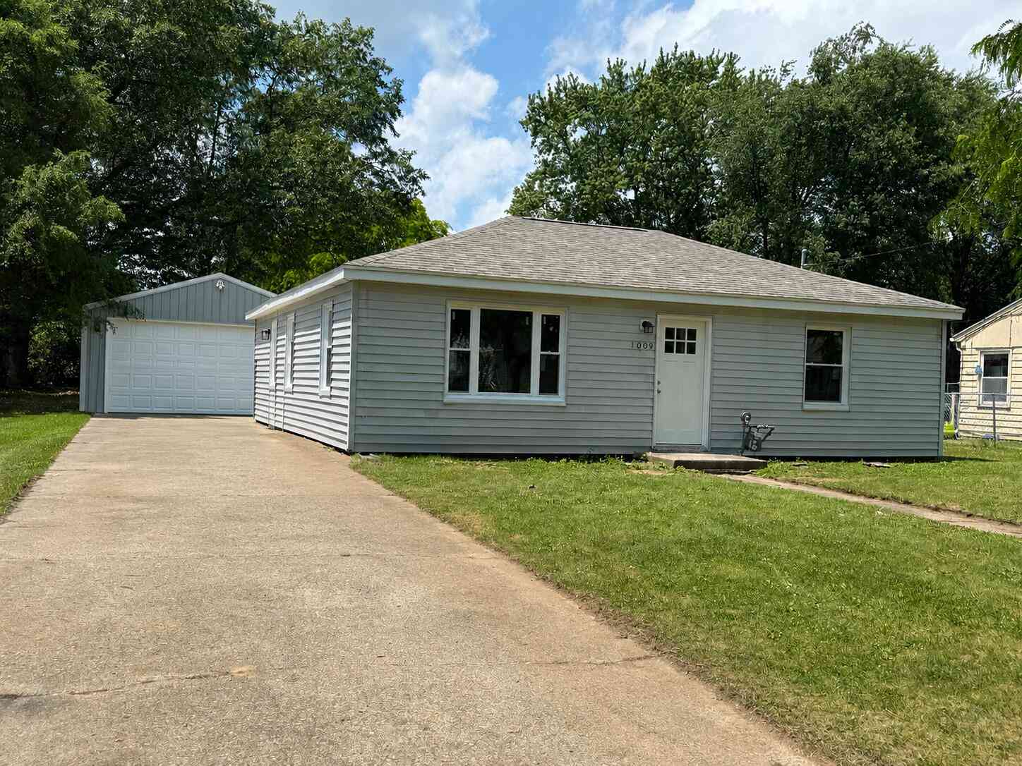 Homes For Sale - 1009 N Mingo Street<br/> Calhoun County, Albion, MI 49224