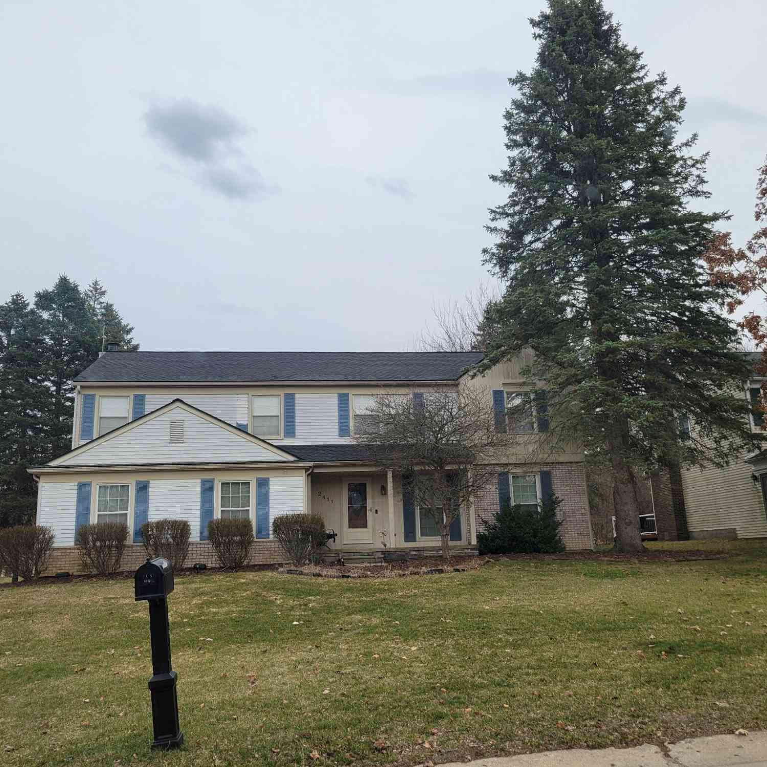 Homes For Sale - 2411 Weathervane Road<br/> West Bloomfield, MI 48324
