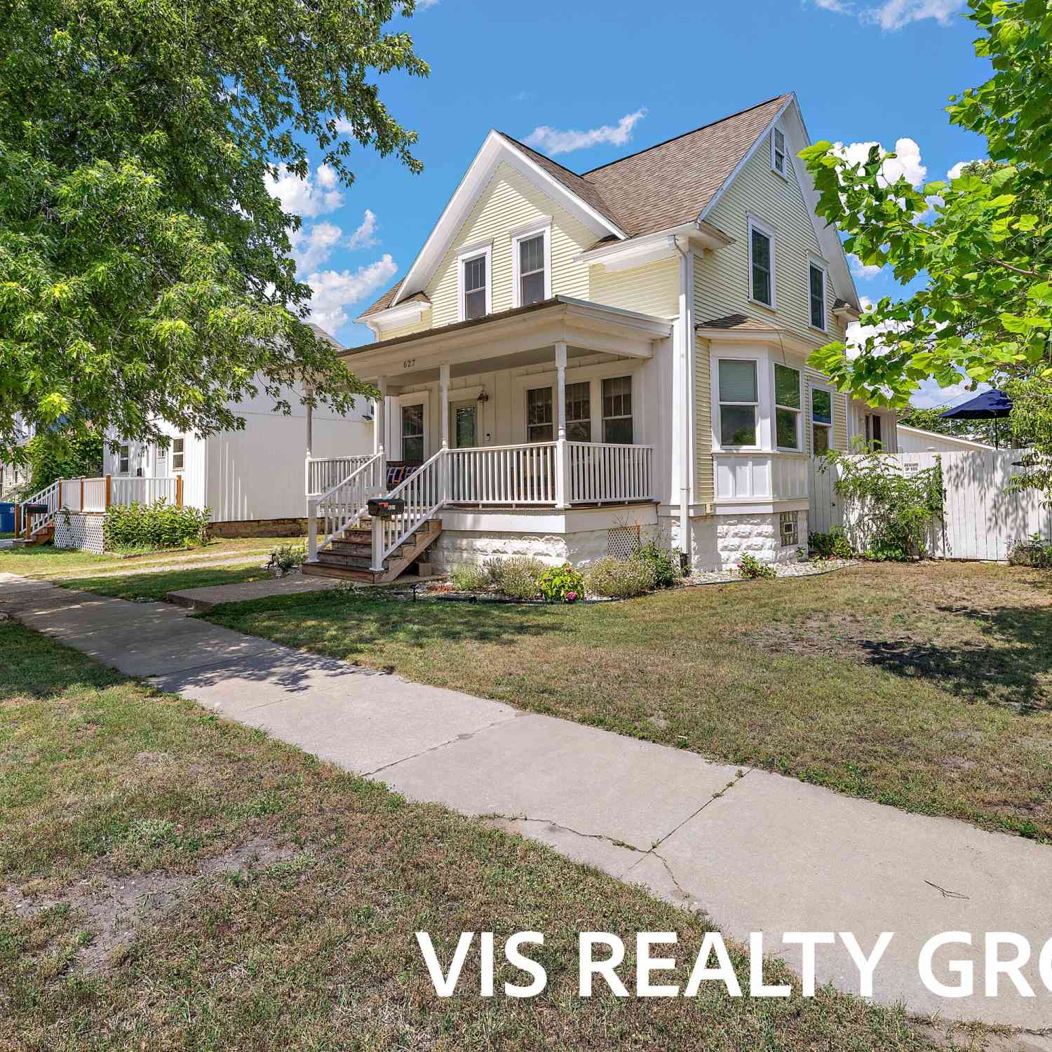 Homes For Sale - 627 Fulton Avenue<br/> Grand Haven, MI 49417