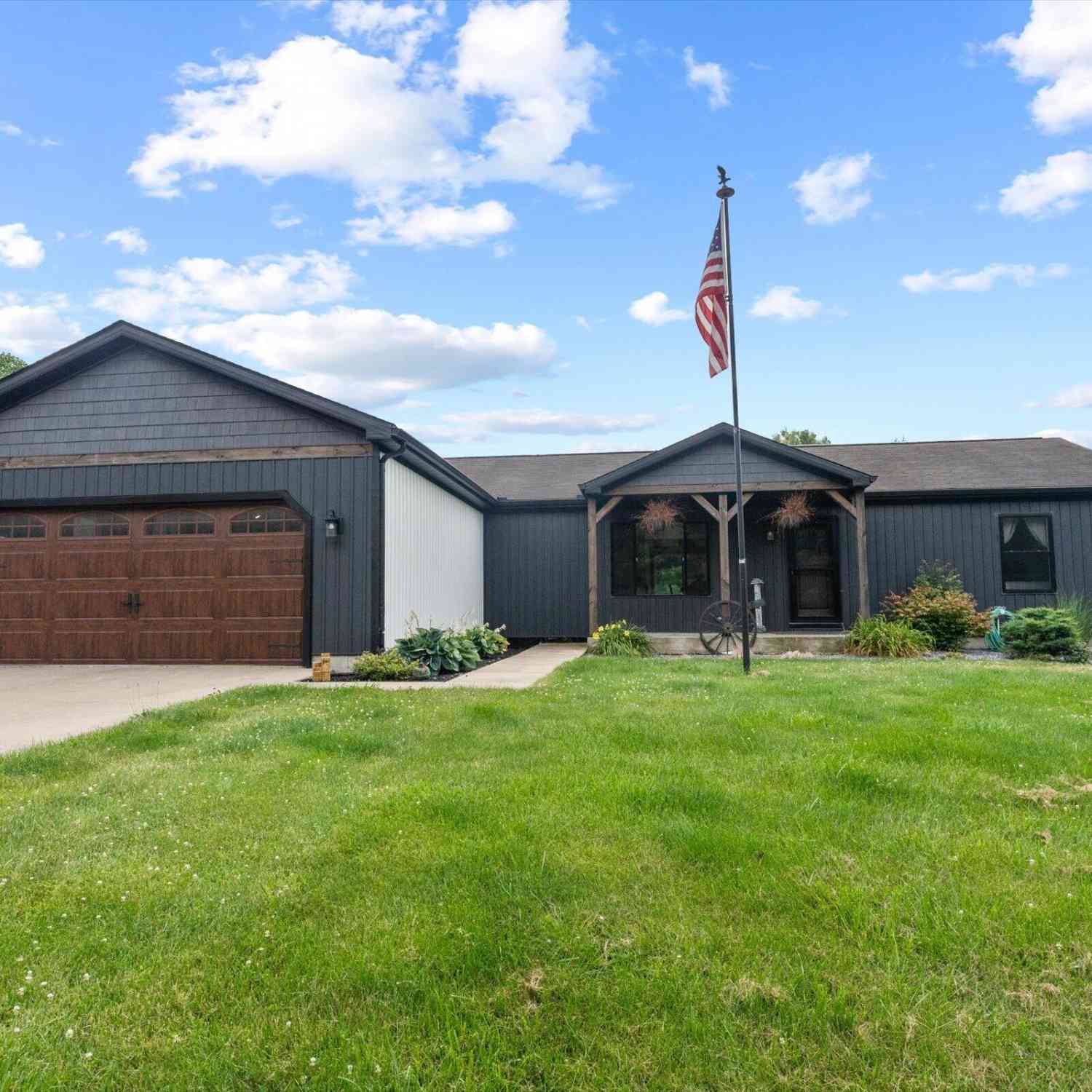 Homes For Sale - 13431 Gleason Road<br/> Three Rivers, MI 49093