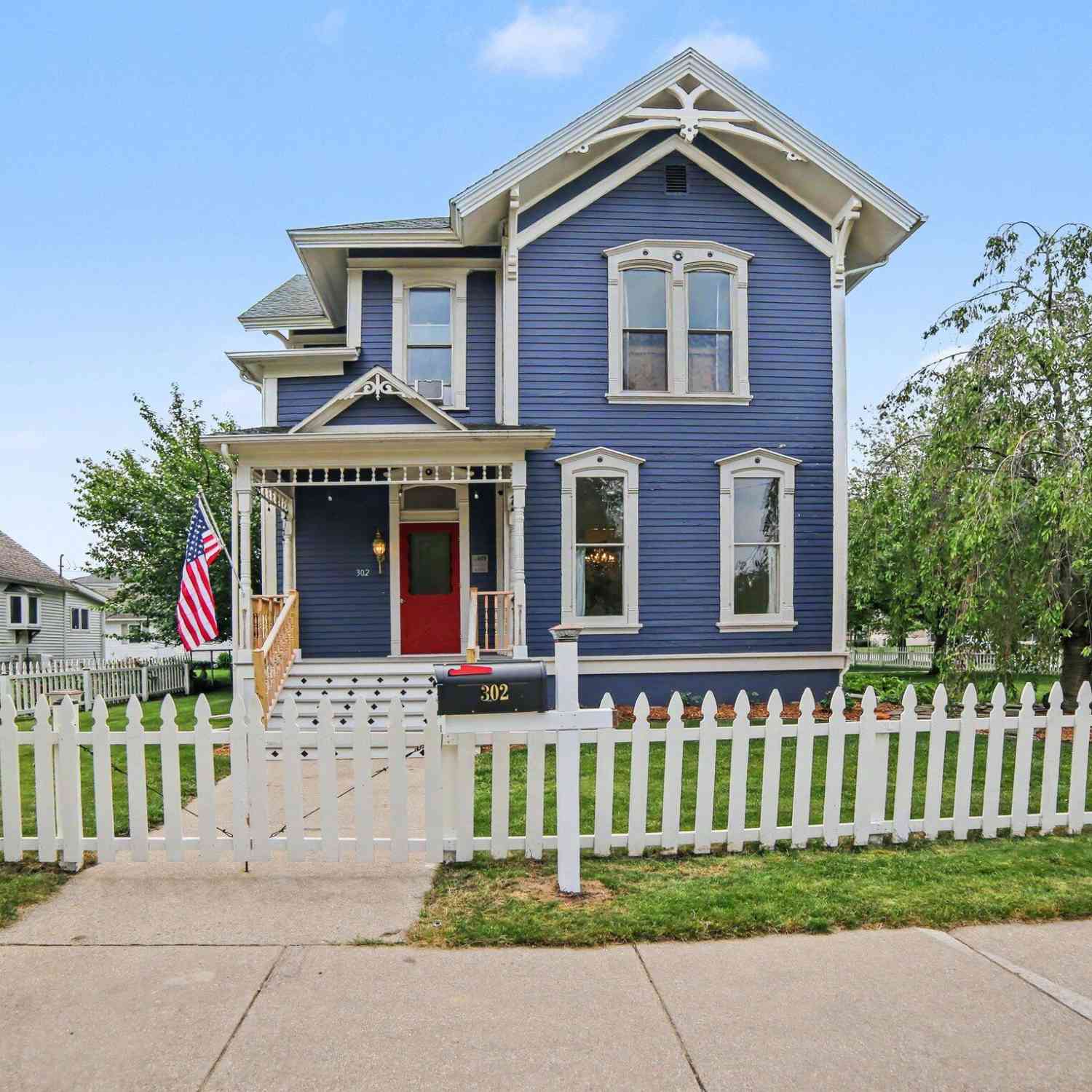 Homes For Sale - 302 E Court Street<br/> Ludington, MI 49431