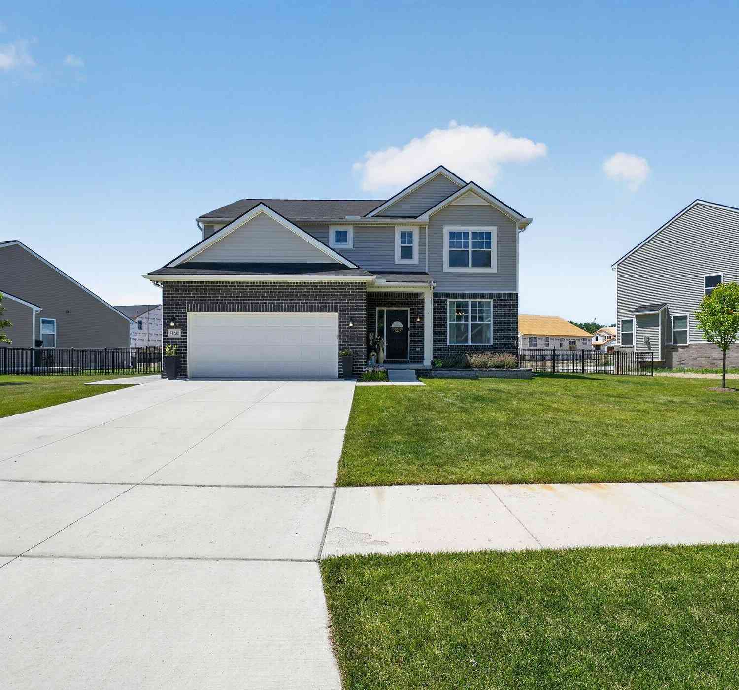 Homes For Sale - 51681 Maple Leaf Drive<br/> Macomb County, Macomb, MI 48042