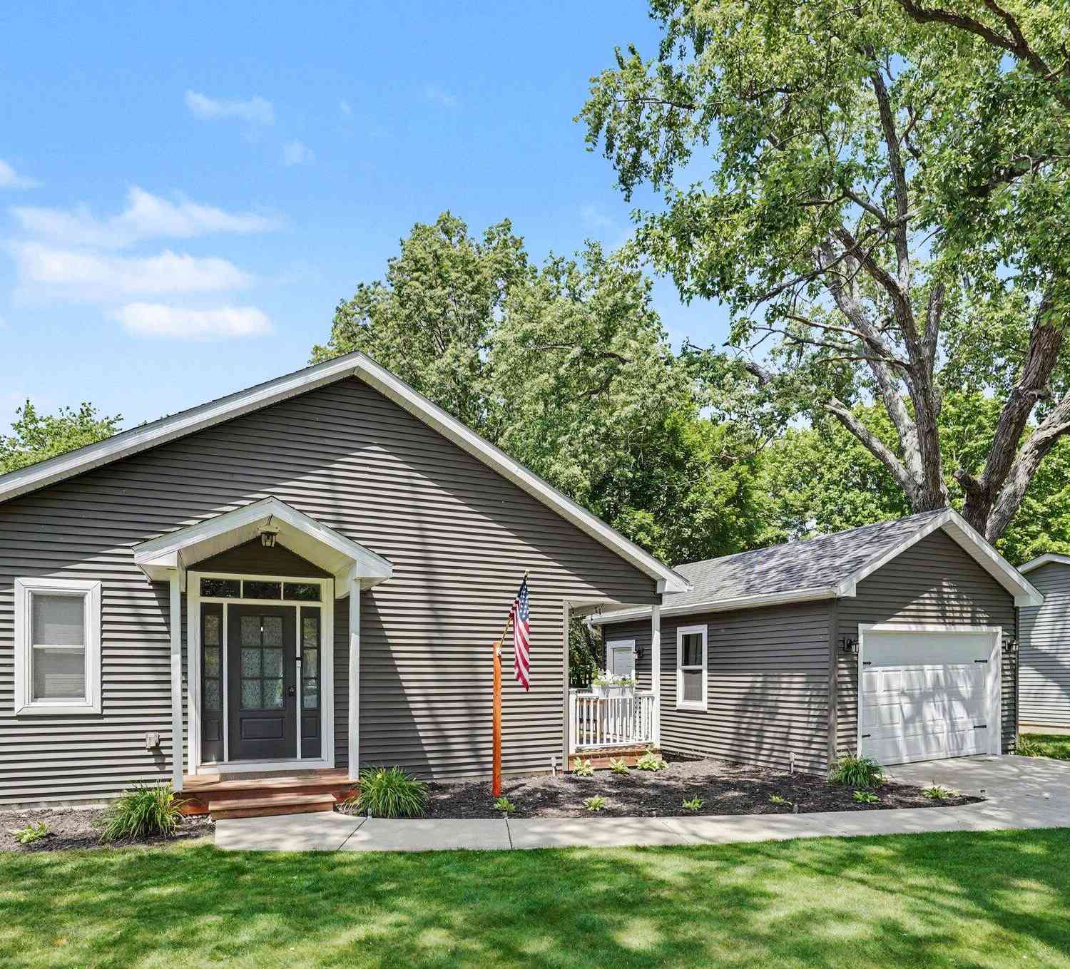 Homes For Sale - 1803 Pleasant Drive<br/> Kalamazoo County, Portage, MI 49002