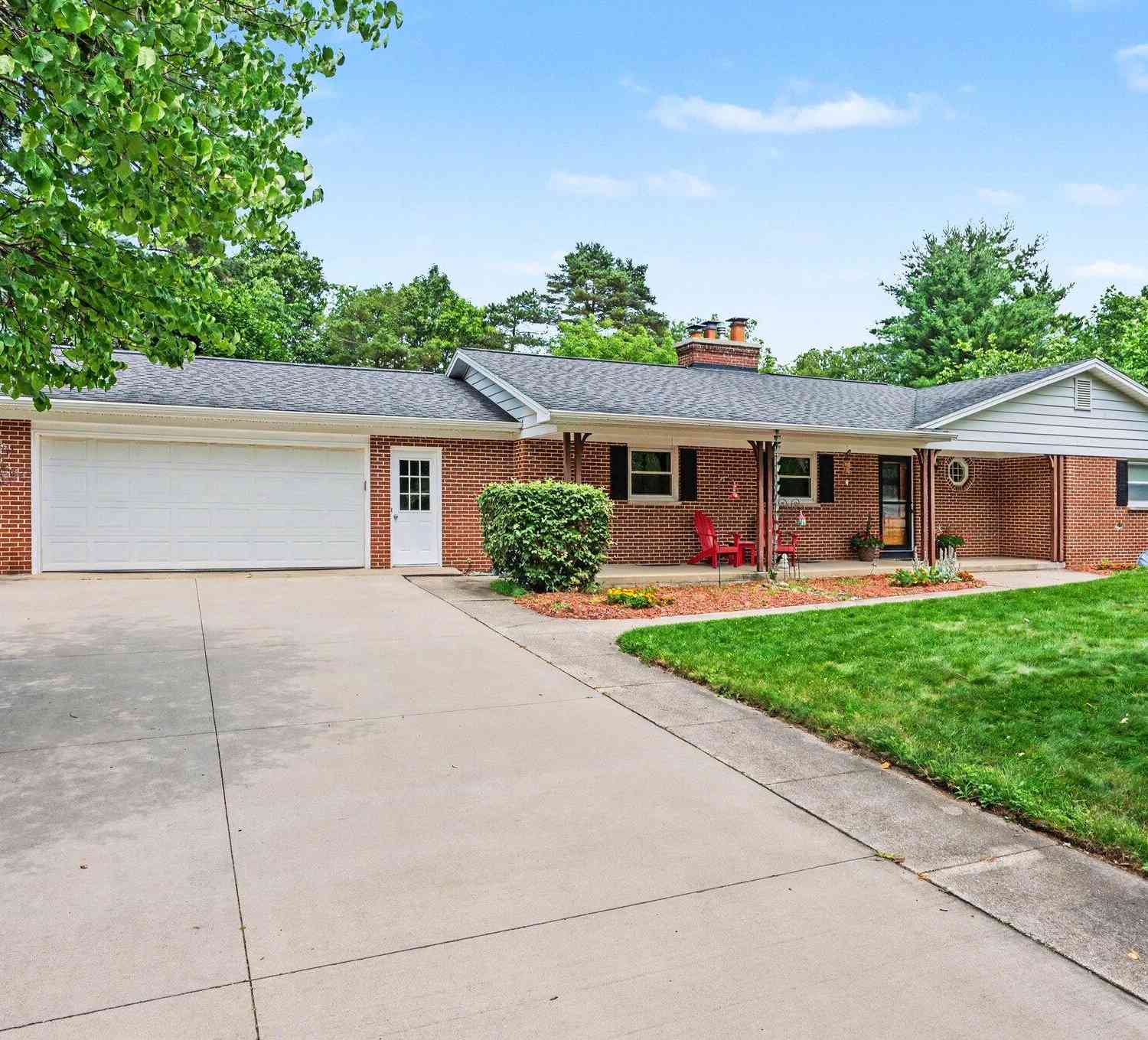 Homes For Sale - 2023 Aberdeen Drive<br/> Kalamazoo County, Kalamazoo, MI 49008